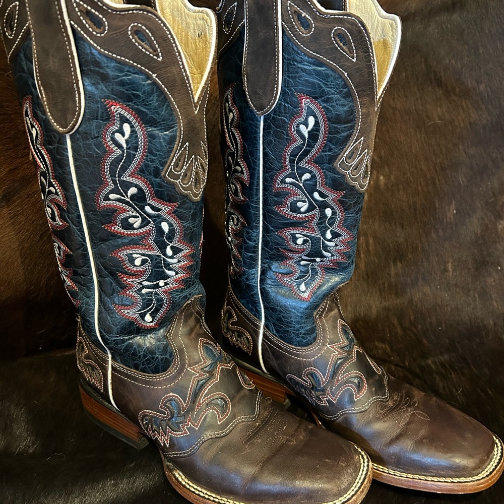 Women’s Red Hawk Classic Square Toe, cowhide cowboy boots.